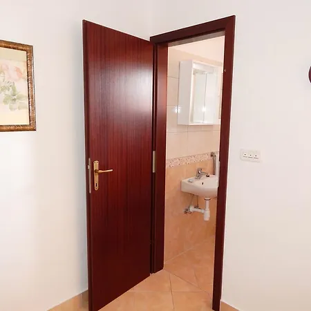 Rajko Apartment Pag Town