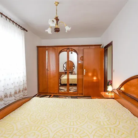 Apartment Rajko Pag Town