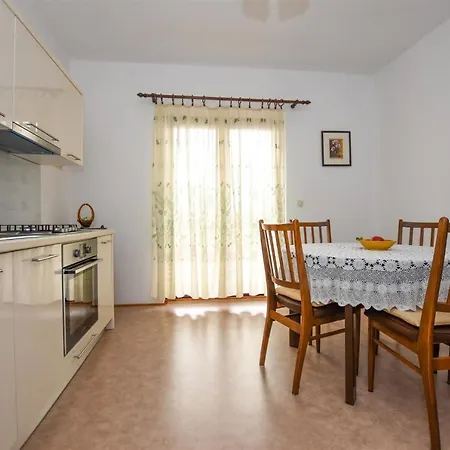 Rajko Apartment Pag Town