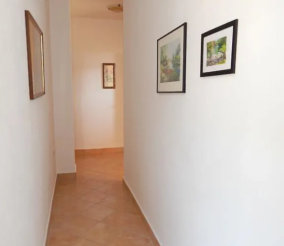 Rajko Апартаменты Паг