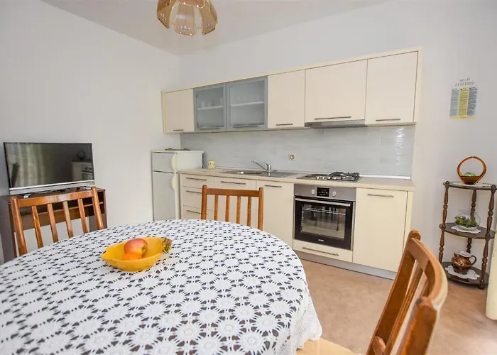 Rajko Апартаменты Паг