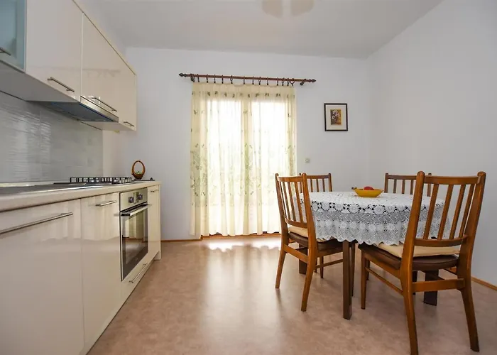 Rajko Апартаменты Паг