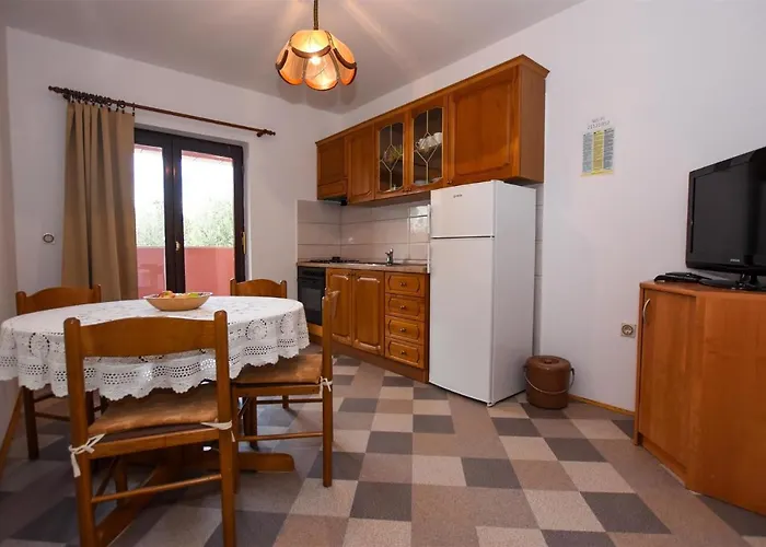 Rajko Apartment Pag Town